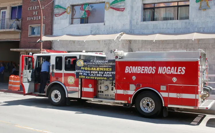 Entrega Alcalde dos bomberas