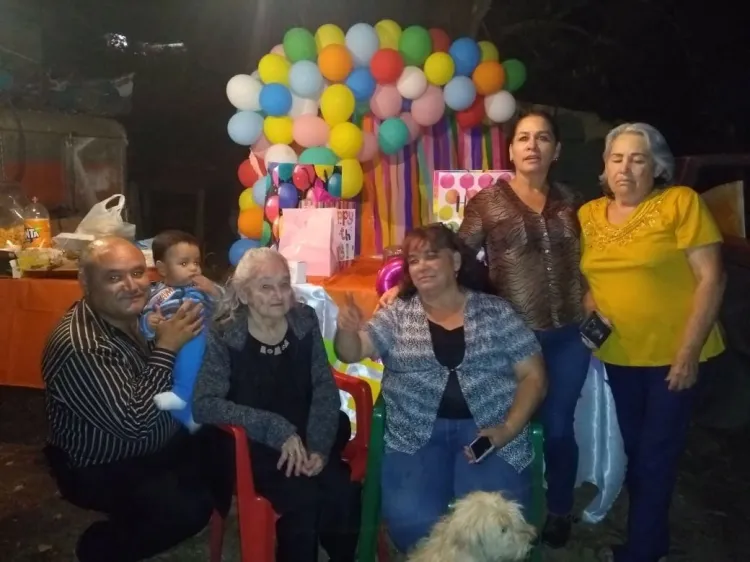 Festejan su 90 aniversario de vida