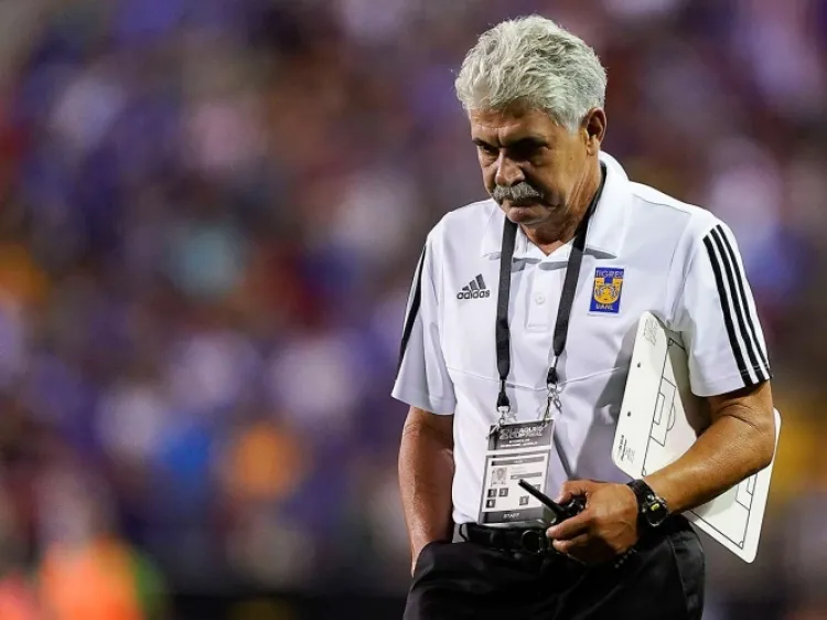 El ‘Tuca’ Ferretti sufre accidente automovilístico