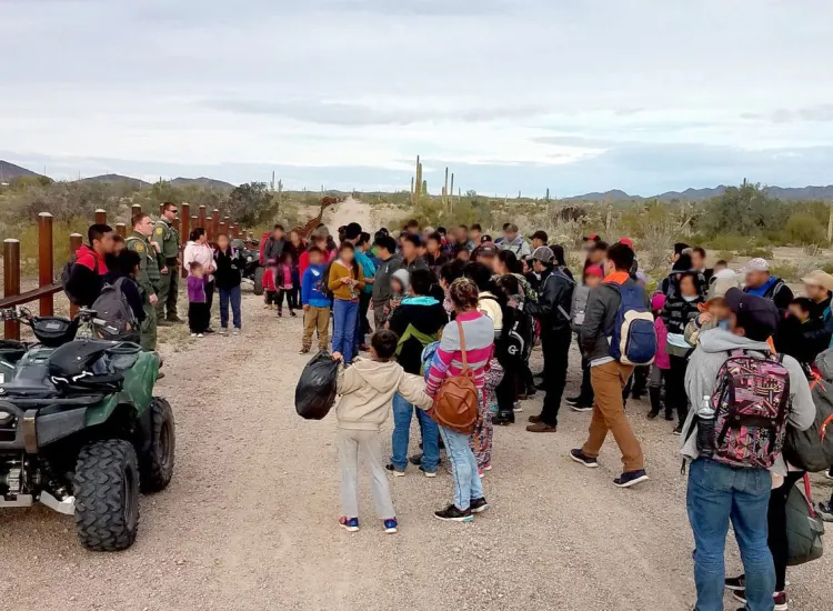 Deportarán a familias detenidas