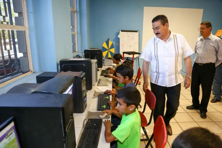 Celebra Internado "Cruz Gálvez" centenario de existencia