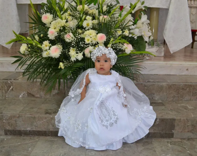 Dana Esmeralda  Recibe su Primer Sacramento