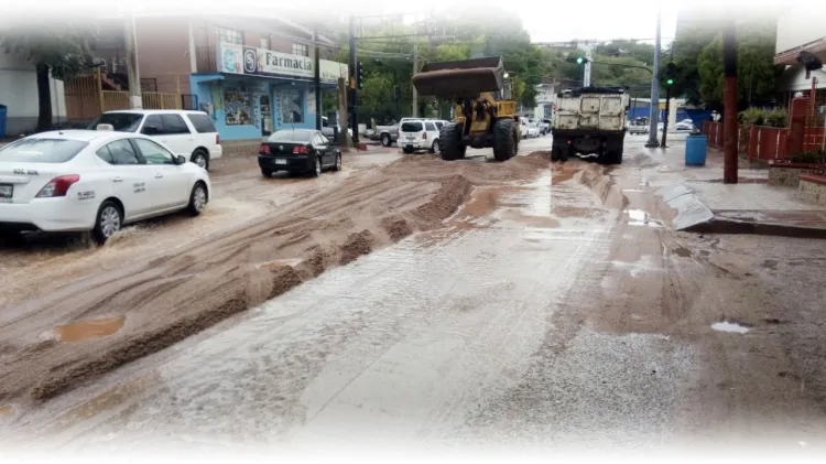 Rehabilitan calles afectadas por lluvias