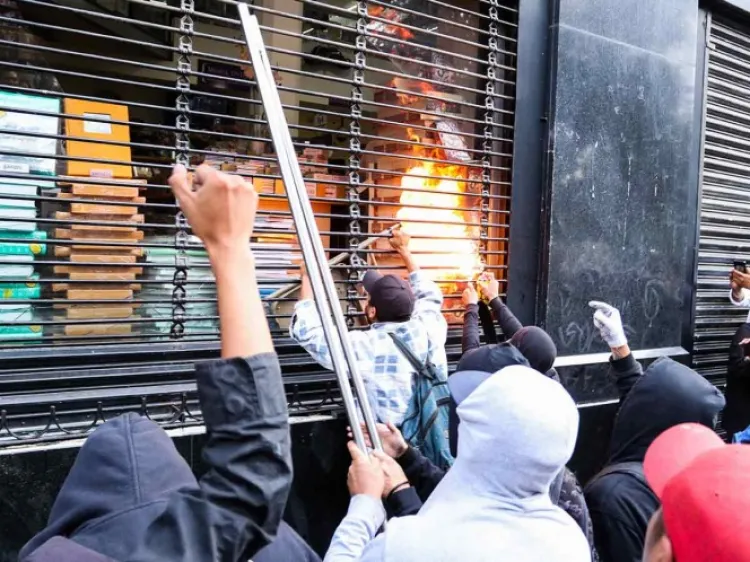 No son anarquistas: López Obrador sobre encapuchados violentos