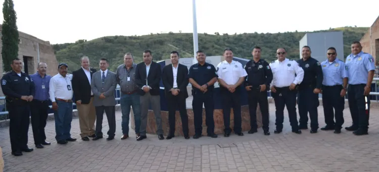 Rinden Honores a la Enseña Nacional