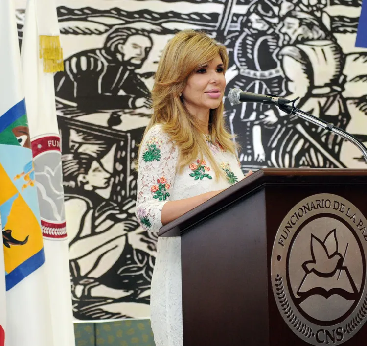 Dan Notarios certeza jurídica: Gobernadora