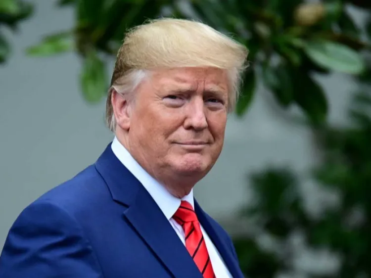 Trump actúa desafiante mientras avanza proceso de juicio político