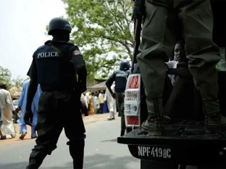 Descubren &#039;fábrica de bebés&#039; y rescatan a 19 embarazadas