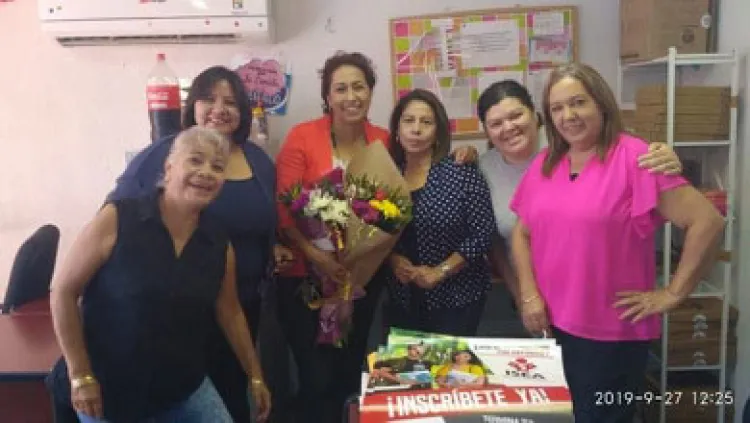 Compañeros festejan a Angélica Espericueta