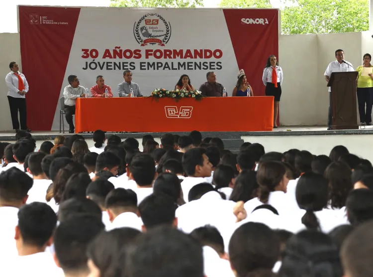 Preside Víctor Guerrero Aniversario de Cobach