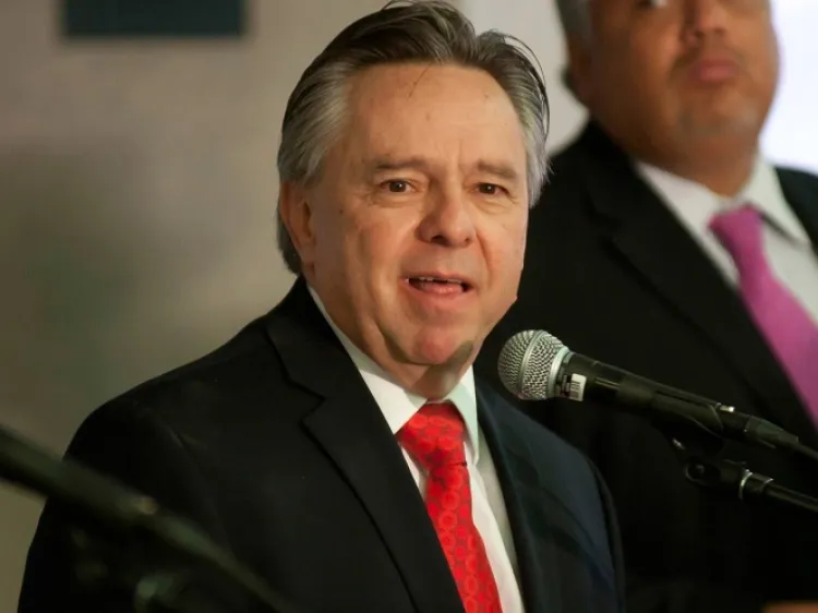 Medina Mora atenderá denuncia, considera López Obrador