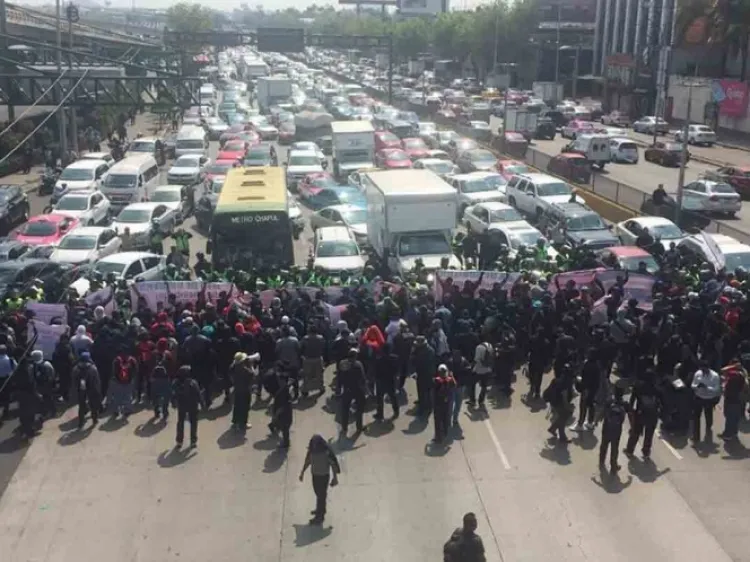 Policías federales vuelven a bloquear inmediaciones del AICM