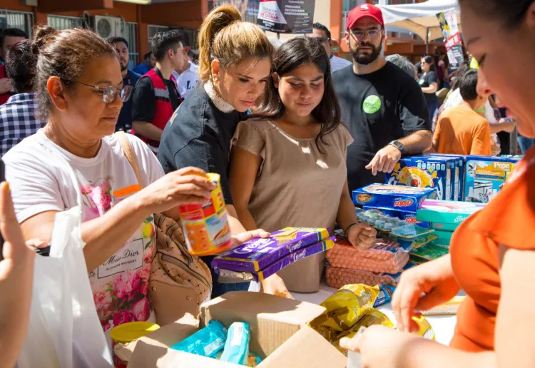 Atiende Gobernadora a sonorenses