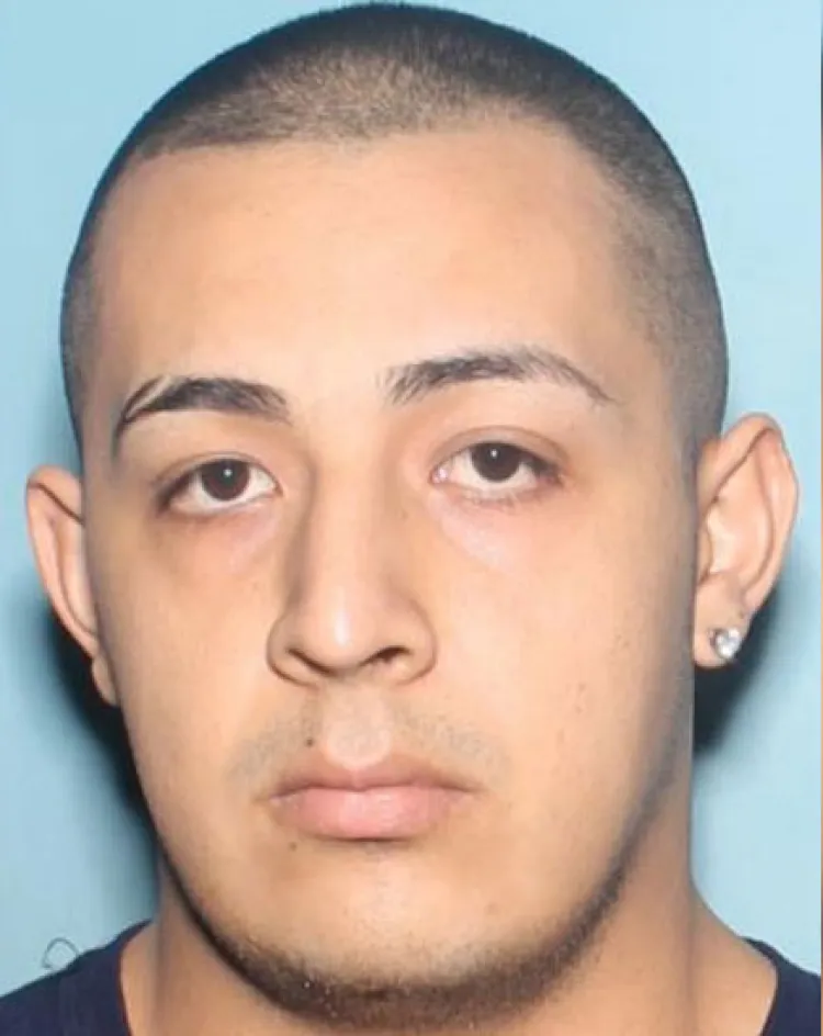 Mató a su padre e hirió a hermana y madre