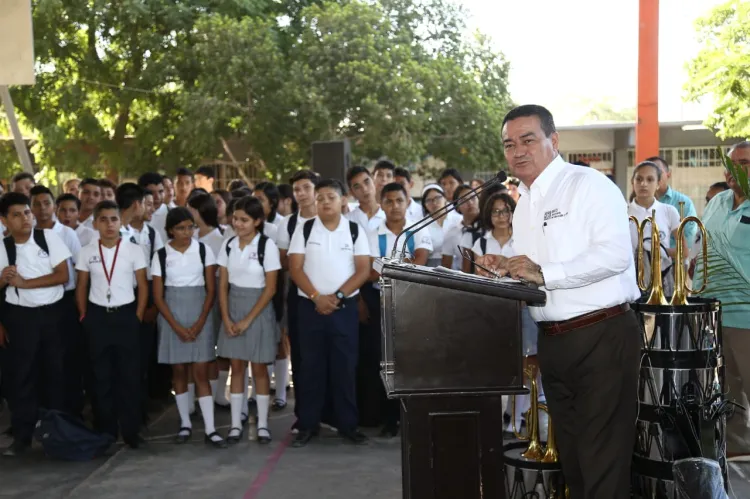 Avanza educación en administración de la Gobernadora Pavlovich: Víctor Guerrero