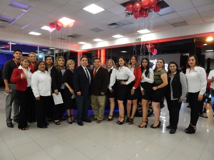 Disfrutan presentación de Versa 2020