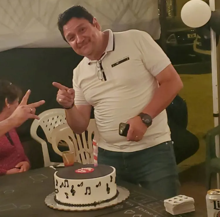 Francisco festeja cumpleaños número 55
