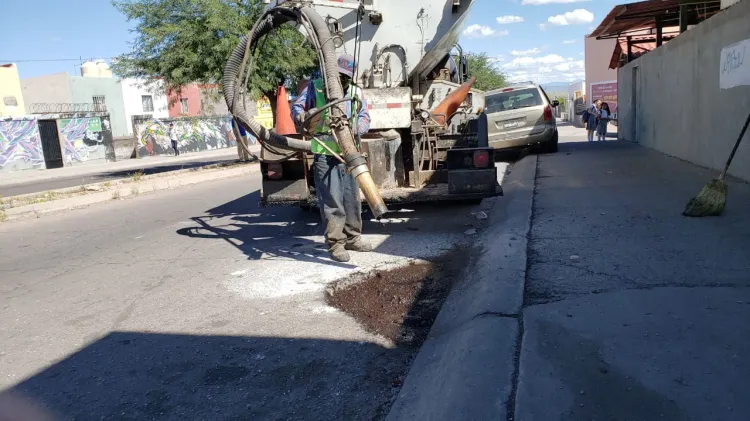 Realizan campaña de bacheo