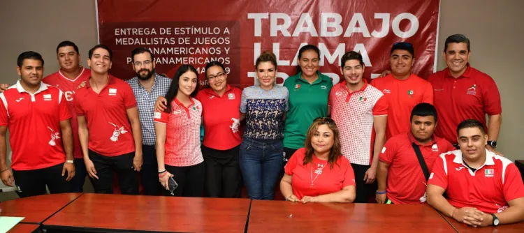 Abandera Gobernadora Pavlovich a atletas de la Ola Roja 