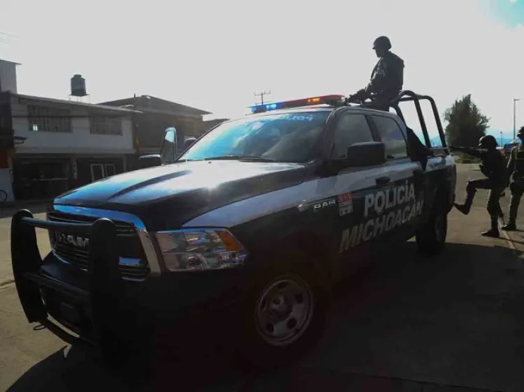 Comando acribilla a cuatro hombres en taller mecánico