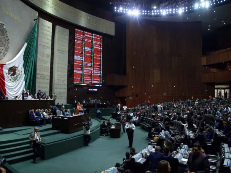 Diputados aprueban ley para que nadie gane más que el presidente