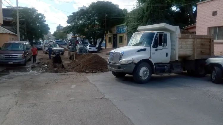 Atiende Oomapas a la comunidad