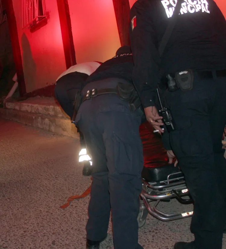 Lo agreden y dejan desnudo