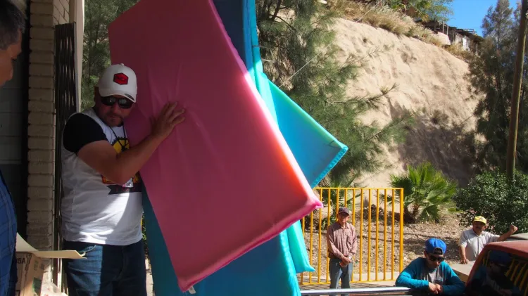 Entregan apoyos de Fonden en Nogales