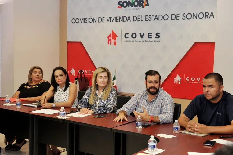 Inicia construcción de viviendas