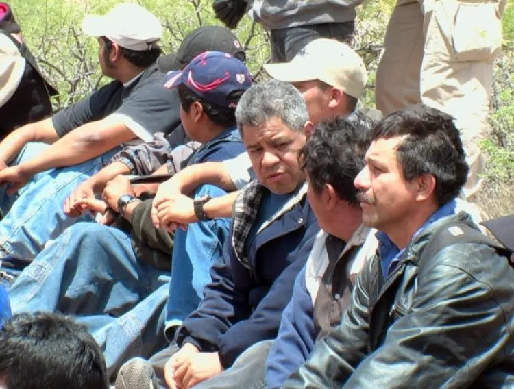 Ordena Donald Trump tomar muestra de ADN a migrantes