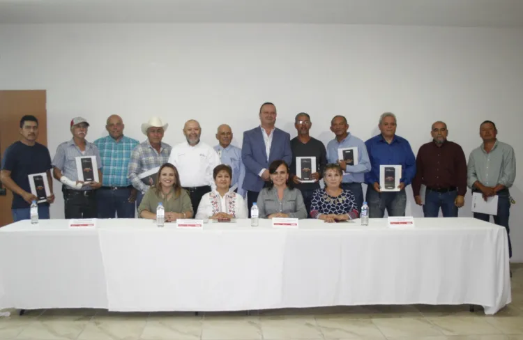 Reconoce Gobernadora a personal de Apoyo y Administrativo en la SEC