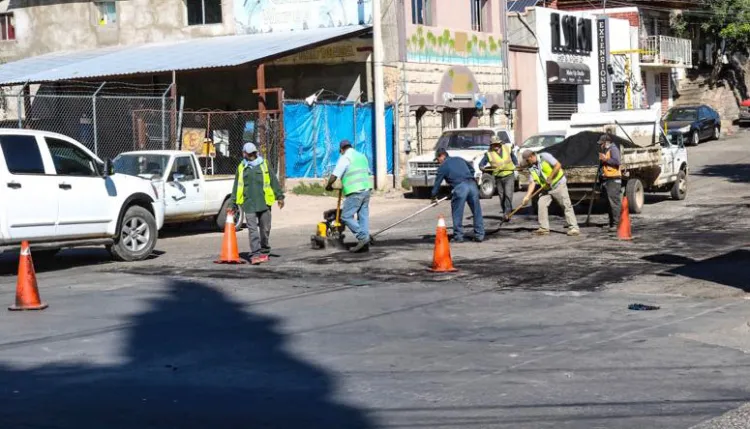 Continúa campaña de bacheo