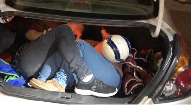 Llevaba  mujer dos indocumentado