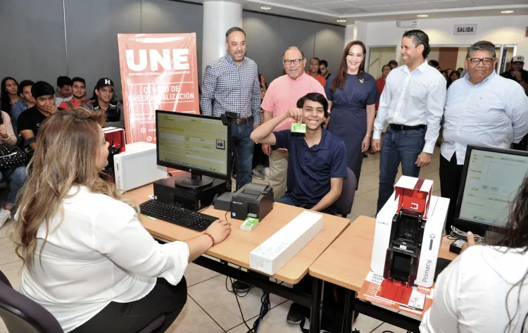 Abren centros de credencialización