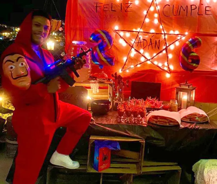 Fiesta de disfraces para Adan