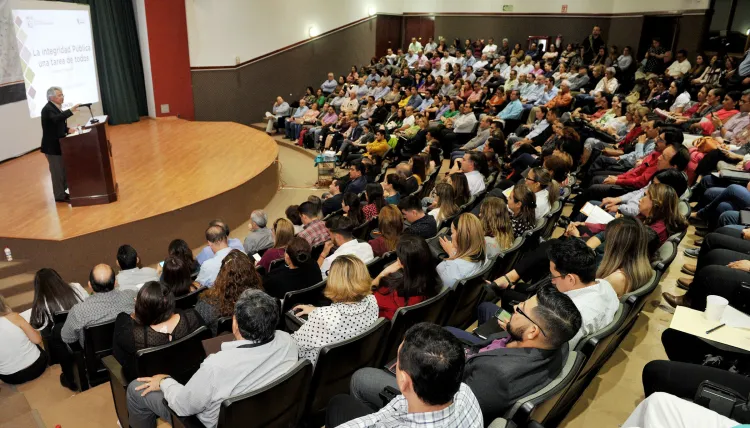Resaltan integridad en servicio público