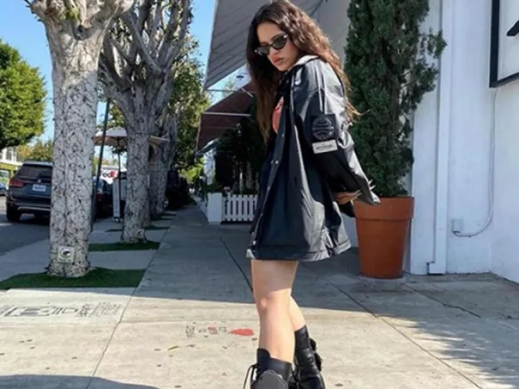 Roban joyas en casa de Rosalía mientras ella recibía un premio