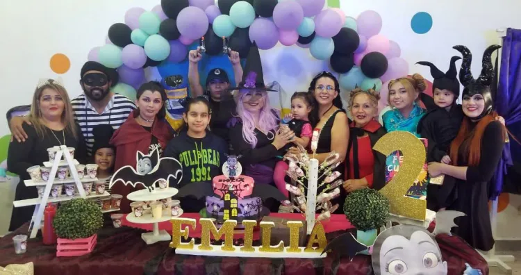 Festejan cumpleaños de Emilia Valles