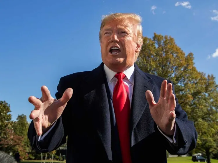 Exige Trump que denunciante declare ante Congreso