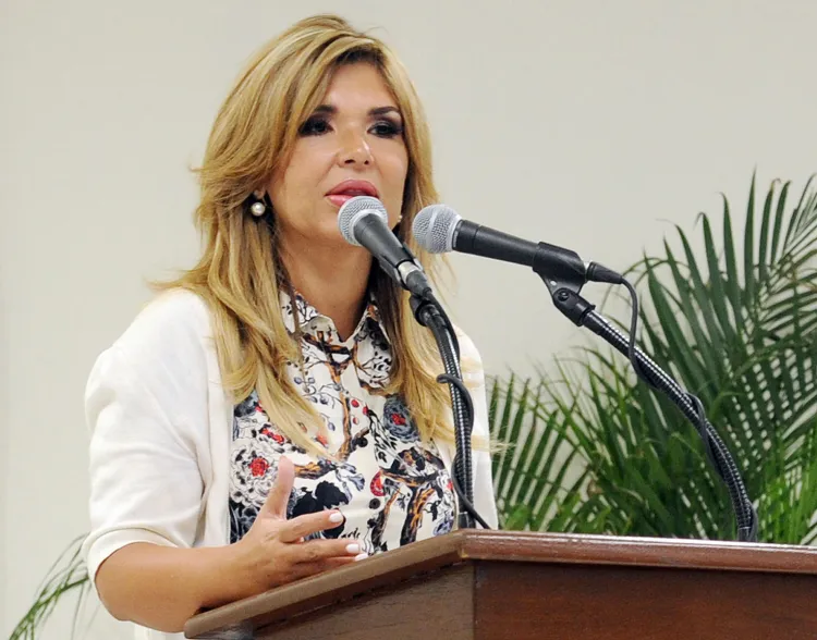 Solicita Gobernadora apoyo al FBI