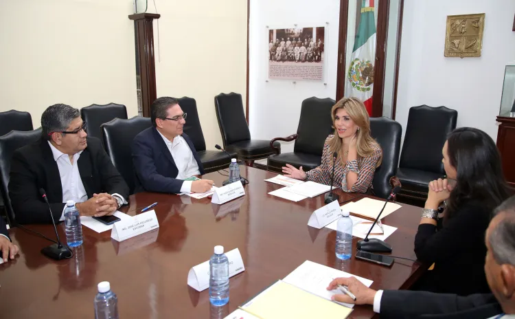 Acuerda Gobernadora con CFE