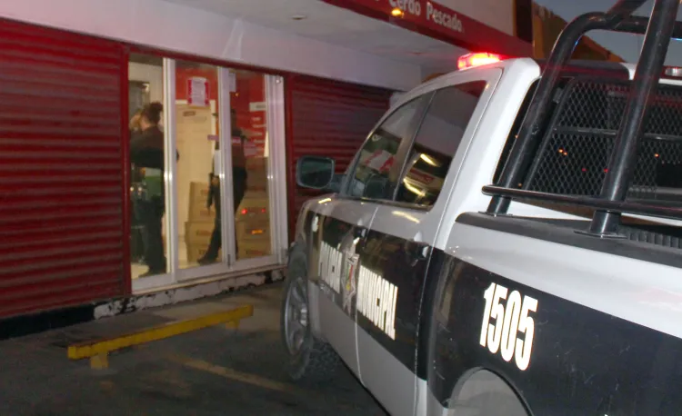 Asalta con arma blanca farmacia