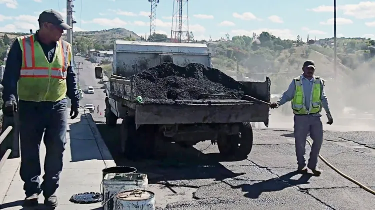 Refuerzan programa de bacheo de calles