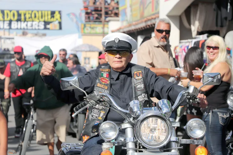 Disfrutan miles de motociclistas de Puerto Peñasco