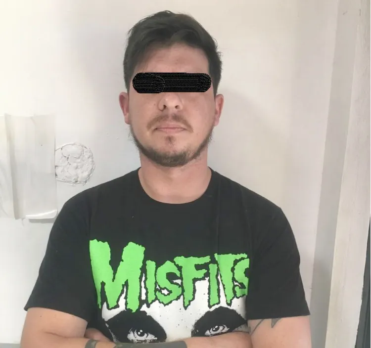 Le ejecutan orden de aprehensión