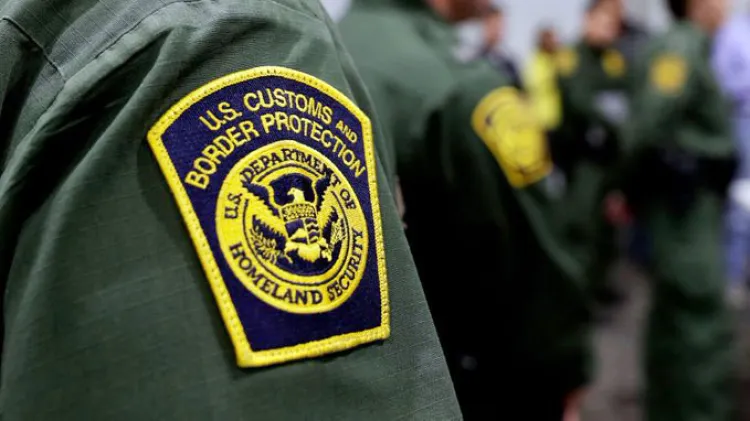 Dispara agente a hombre de Rusia