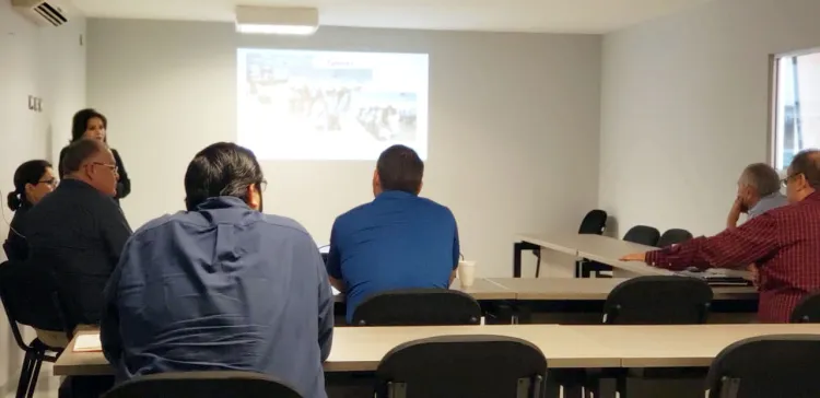 Presentan “Ponte frente al espejo”