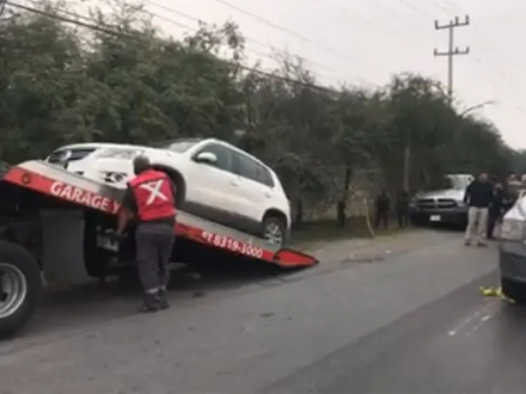 Hallan restos humanos en camioneta frente a zona militar