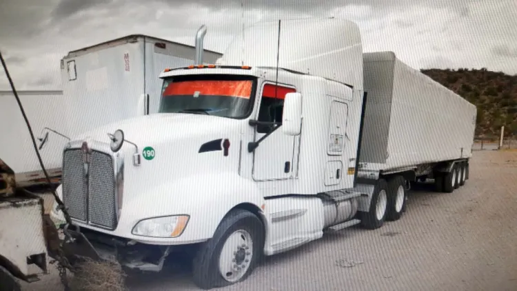 Jugaban tractocamiones carreras y matan a persona