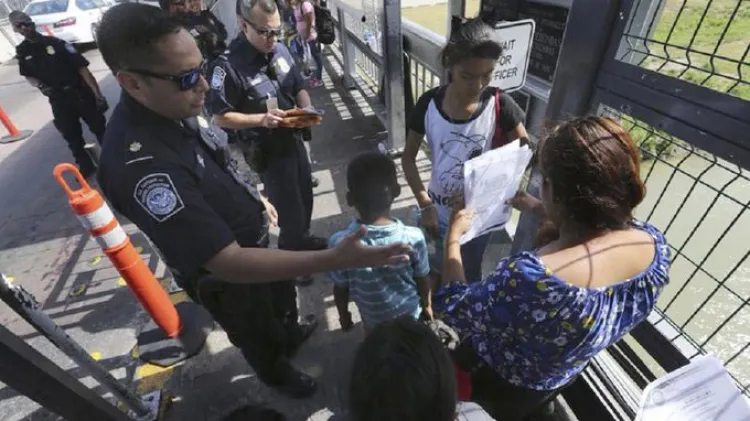 Sobaja EU a solicitantes de asilo